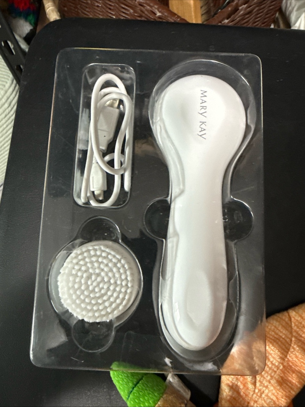Mary Kay White Rechargeable Facial Cleansing Brush with USB Cord